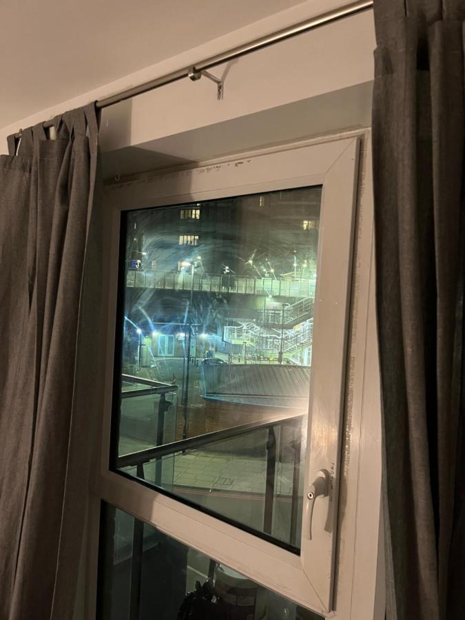 Luxurious Dlr Apartment Londres Exterior foto