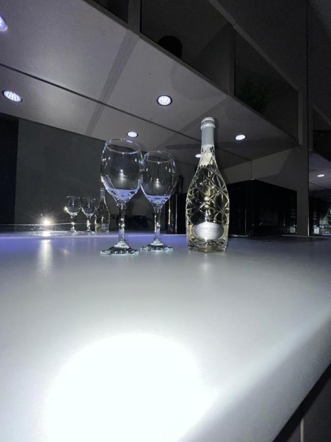 Luxurious Dlr Apartment Londres Exterior foto