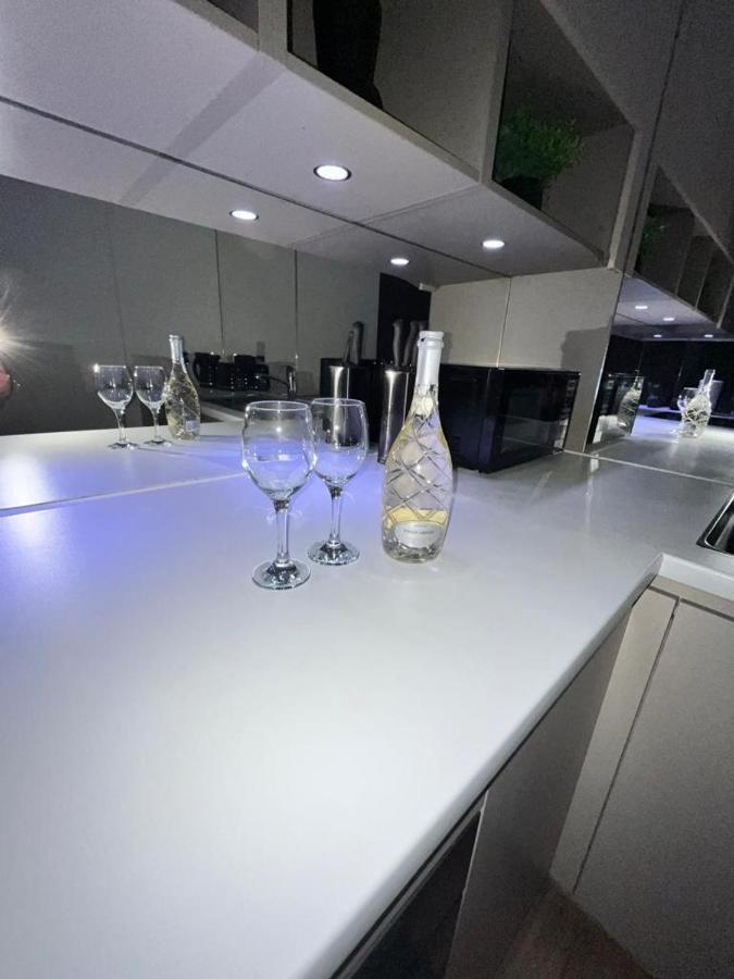 Luxurious Dlr Apartment Londres Exterior foto